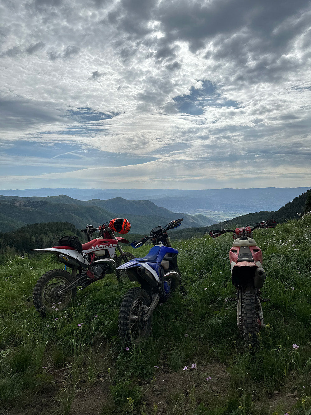 Off-road dirt bike adventure on Northern Utah backcountry singletrack
